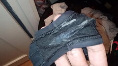 Smelling Dirty panties Thumb