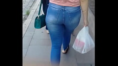 Loira nota que est&aacute_ sendo filmada e rebola pra c&acirc_mera Thumb