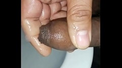 Me aguante una semana de no jalarme la verga y luego me masturbo y eyaculo a chorros Thumb