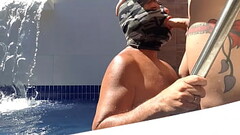 BRUNA DUARTE TRANS SOCANDO PAU NA BOQUINHA DO CLIENTE NA PISCINA PARA PAU FICAR DURO Thumb