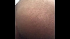 Sendo arrombado pelo ursao roludo! Pote de gel perde feio pra pirocona Thumb