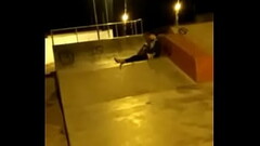 BATENDO &Aacute_S 3 DA MANH&Atilde_ NA PISTA DE SKATE UMAZINHA NA PISTA DE SKATE PENSANDO EM NOTAS d Thumb