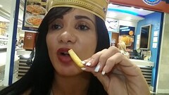 Fui comer um lanchinho no shopping entrei no banheiro errado e tomei no cuzinho .veja mais em xv red Thumb