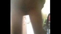 Sola en casa Thumb
