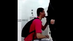 Flagra de Pegac&atilde_o de brothers no banheiro (g0ys play in bathroom busted) Thumb