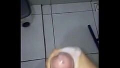 Novinho H&eacute_tero me mandou um v&iacute_deo gozando Thumb