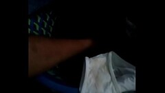 Chaqueta con los calzones de mi t&iacute_a (hurgando en la ropa sucia) Thumb