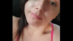 Mostrando a bucetinha melada no uber Thumb