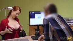 LOAN4K. La rousse Isabella Lui avec d'_&eacute_normes sir&egrave_nes a des relations sexuelles c Thumb