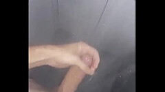Loiro punhetando no banho Thumb