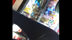 Vecina en la tienda Thumb