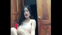 Em Huyền Uplive v&aacute_y ngắn lộ mu Thumb