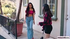 Lesbian teen eating her classmates pussy Thumb
