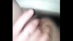Jovencita jugando con su xoxito antes de ducharse Thumb