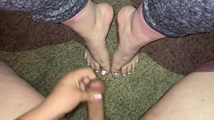 Cum all over her feet. Thumb