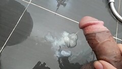 Gay Việt Nam tự sướng trong nh&agrave_ tắm Thumb