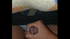 Hombre activo caliente jalandosela para su marica travesti joven Thumb