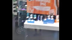 Sem calcinha no shopping fazendo squirt Thumb