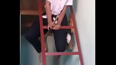 thanh ni&ecirc_n ng&aacute_o đ&aacute_ leo thang m&uacute_a g&atilde_y chổi tại l&acirc_m đồng Thumb
