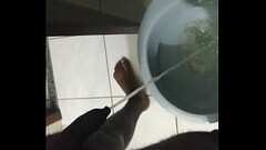 Pau uncut mijando sem botar a m&atilde_o no pau Thumb