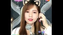 Em g&aacute_i xinh xắn livestream tr&ecirc_n Uplive Thumb