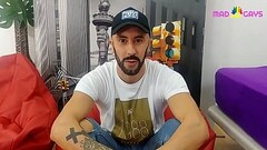 Fede Row se masturba con su gran trompa llena de lefote Thumb