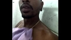 novinho gozando no banho Thumb