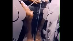 bailando en la ducha in shower Thumb