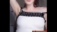 Em g&aacute_i show h&agrave_ng Uplive, chọt khe Thumb