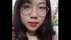 Đeo k&iacute_ h lộ h&agrave_ng tr&ecirc_n Uplive Thumb