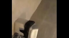Em trai giật m&igrave_nh khi ph&aacute_t hiện m&igrave_nh đ&atilde_ bị quay l&eacute_n l&uacute_c đa Thumb