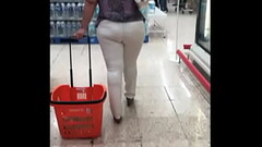 En el super con tanga negra y pantalon blanco Thumb