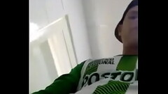 Yeison Andres Rabelo chico hot masturb&aacute_ndose frente a la cam despu&eacute_s del partido Thumb