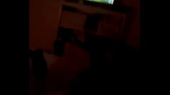 Mientras el juega a la play yo me entretengo Thumb