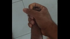 Boy batendo punheta em casa Thumb