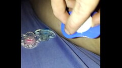 Il frotte sa t&eacute_tine sur son p&eacute_nis Thumb