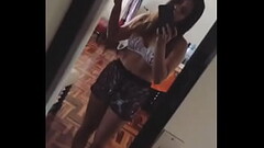 hermosa chica sensual grab&aacute_ndose fitgirl Thumb