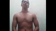 Mexicano en la ducha gimiendo con tremend verga Thumb