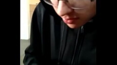 Caiu na net!Novinho calvo chupando at&eacute_ o saco,uma delicia. Thumb
