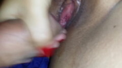 Minha esposa fazendo eu gozar na portinha da bucetinha.  Cum on pussy Thumb