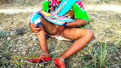 देसी गाँव वाली राधिका भाभी की जंगल मे चुदाई हिंदी में अश्लील Thumb