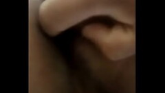 Hetero se mete el dedo por el culo Thumb
