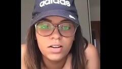 PERISCOPE 01 Morena de oculos mostrando os peitos Thumb