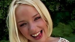 Missy Monroe a 19 ans, blonde et belle, elle gagne ses petits pains pour faire plaisir &agrave_ nos  Thumb