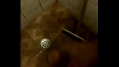 Batendo uma punheta pra minha puta gozando muito Thumb