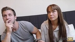 HUNT4K. Beaut&eacute_ sexy avec des jambi&egrave_res sous mon contr&ocirc_le Thumb