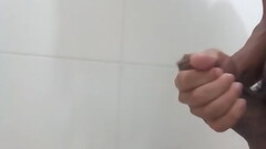 Novinho se masturbando no banho Thumb