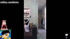 Chico bailando con vestido de maid Thumb