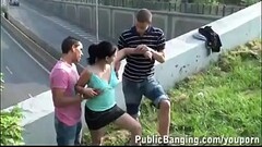 Public threesome enjoy (somebody have more videos of her?) Thumb