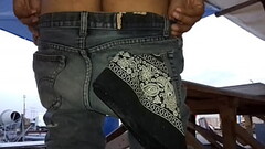 Devil Boy mostrando las nalgas en el trabajo Thumb